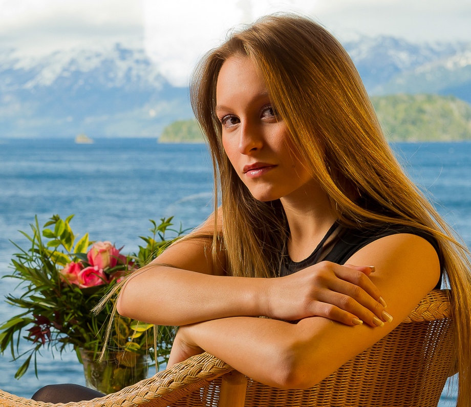 Carla Diaz para Caras Villa Langostura Argentina Julho de 2010