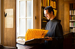 Biblioteca Sao Bento / Revista Bons Fluidos