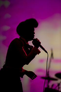 Janelle Monae Moscu Dezembro 2010 / Revista Caras