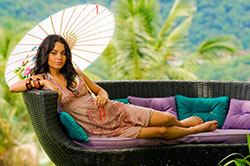 Vanessa Hudgens Angra dos Reis Fevereiro 2009 / Revista Caras