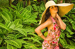 Vanessa Hudgens Angra dos Reis Fevereiro 2009 / Revista Caras