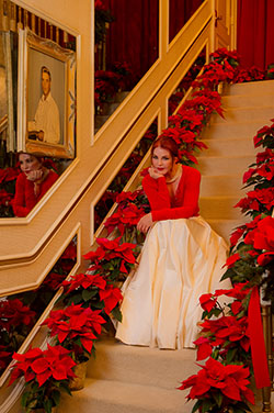 Priscilla Presley Graceland Dezembro 2011 / Revista Caras