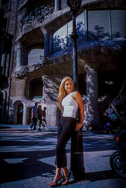Eliana Barcelona Julho 2001 / Revista Caras