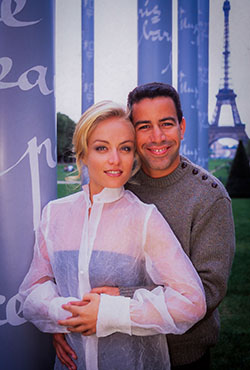 Angelica Luiz Calainho Paris Setembro 2001 / Revista Caras