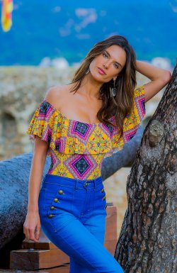 Alessandra Ambrosio para Caras Tossa de Mar Espanha 