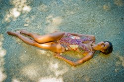 Emanuela de Paula para Caras Angra dos Reis Janeiro de 2014