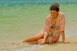 Bruna Marquezini para Caras Angra dos Reis Janeiro de 2012