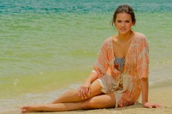 Bruna Marquezini para Caras Angra dos Reis Janeiro de 2012