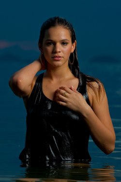 Bruna Marquezini para Caras Angra dos Reis Janeiro de 2012